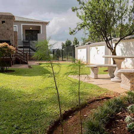Rueby'S Guesthouse Dullstroom Exterior photo