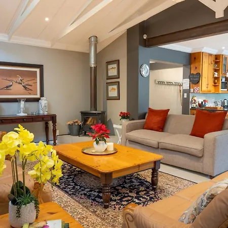 Rueby'S Guesthouse Dullstroom Exterior photo